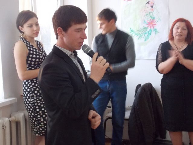 23.11.2015г. специалисты КДЦ и специалист по работе с молодежью с.п. Алтуд посетили дом пристарелых  в с. Салдатском с показательным концертом и подарками от главы с.п. Алтуд. 