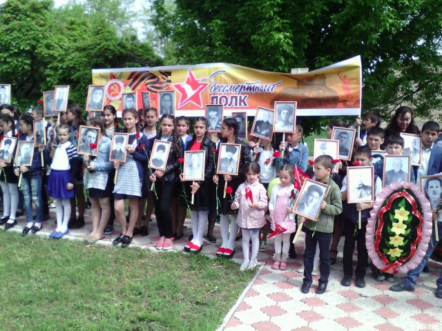 9 мая 2017г. шествие бессмертного полка по Комсомольской улице с.п. Алтуд.