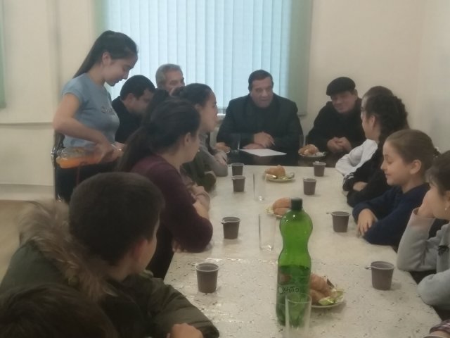        21 ноября 2018 года в здании местной администрации с.п. Алтуд в теплой доброжелательной обстановке прошла встреча представителей старшего поколения уважаемых жителей с.п. Алтуд с молодежью села.       Специалистом местной администрации с.п. Ал