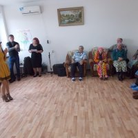 23.11.2015г. специалисты КДЦ  и специалист по работе с молодежью посетили дом присторелых в с. Салдатском, с показательным концертом и подарками от главы сельского посельского поселения Алтуд.